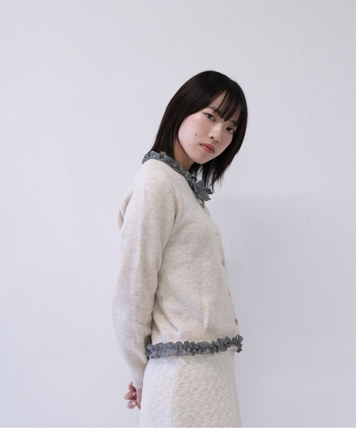 Uenui(ウニュイ)の「【 cunii 】フリル ギンガム チェック リボン ニット カーディガン レディース 長袖 フェミニン 韓国 風 ガーリー トップス(カーディガン/ボレロ・レディース・アイボリー/グレー・FREE)」の11枚目の写真