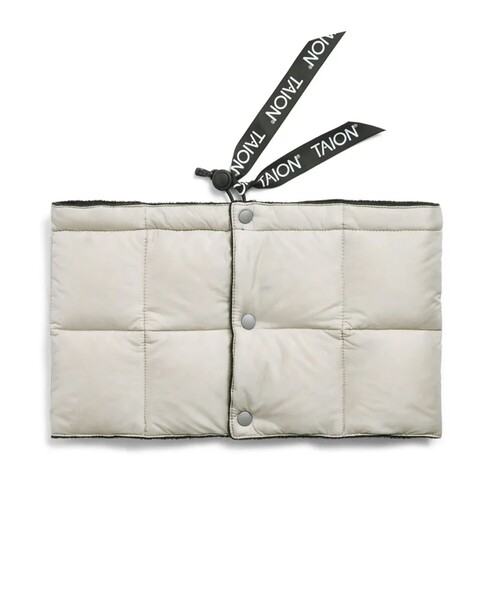 TAION（タイオン）の「【TAION/タイオン】ベーシック ダウンネックウォーマー（ネックウォーマー/スヌード・メンズ・サックスブルー/チャコールグレー/ライトグレー/イエロー/ネイビー/ベージュ/オリーブ/ブラック・FREE）」の4枚目の写真