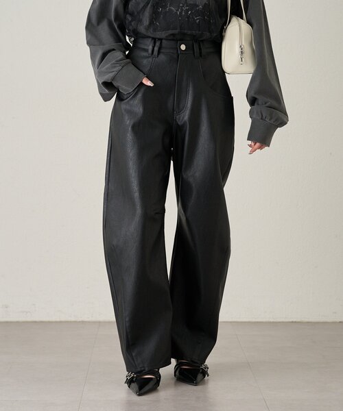 mline（エムライン）の「[mline]レザーカーブパンツ（その他パンツ・レディース・ブラック/ブラウン・1/2）」の2枚目の写真