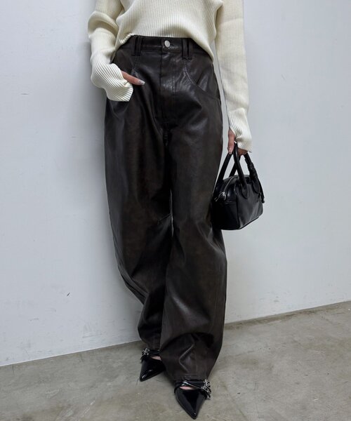 mline（エムライン）の「[mline]レザーカーブパンツ（その他パンツ・レディース・ブラック/ブラウン・1/2）」の3枚目の写真