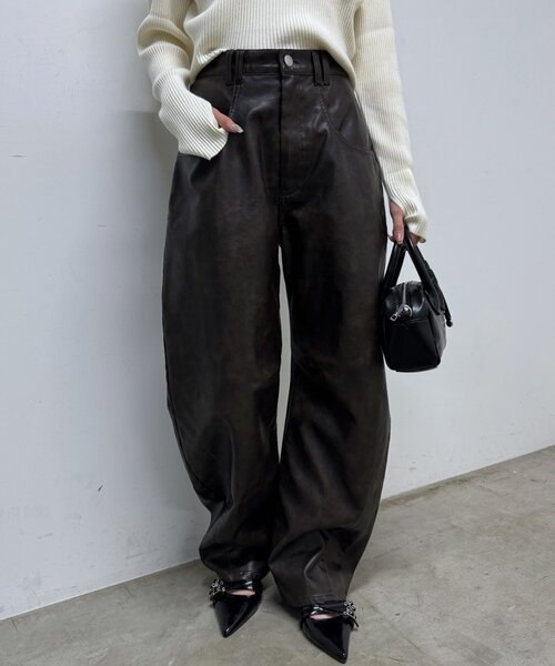 mline（エムライン）の「[mline]レザーカーブパンツ（その他パンツ・レディース・ブラック/ブラウン・1/2）」の4枚目の写真