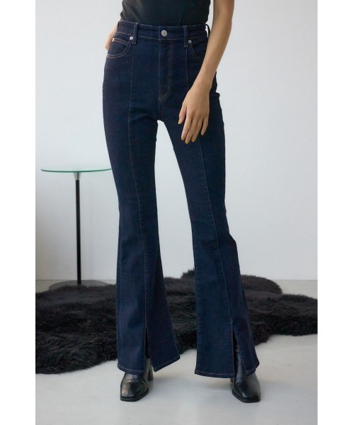 AZUL by moussy(アズールバイマウジー)の「【WEB限定】AZUL DENIM センターステッチスリットフレアデニム(デニムパンツ・レディース・ライトブラック/ブルー/ワンウォッシュ・LARGE/SMALL/MEDIUM)」の3枚目の写真
