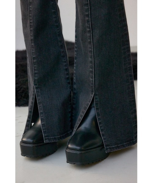 AZUL by moussy(アズールバイマウジー)の「【WEB限定】AZUL DENIM センターステッチスリットフレアデニム(デニムパンツ・レディース・ライトブラック/ブルー/ワンウォッシュ・LARGE/SMALL/MEDIUM)」の10枚目の写真