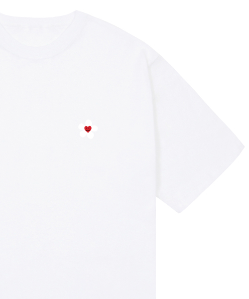 GRAVER（グレーバー）の「[ユニセックス]スモールフラワーハート半袖Tシャツ_ホワイト（Tシャツ/カットソー・レディース・ホワイト・SMALL/MEDIUM/LARGE/X-LARGE）」の3枚目の写真