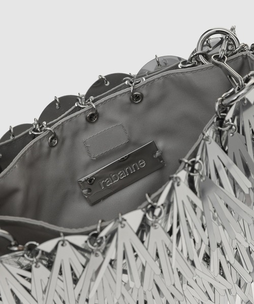 Rabanne（ラバンヌ）の「SAC A MAIN EVENING BAG（ショルダーバッグ・レディース・シルバー・TU）」の2枚目の写真