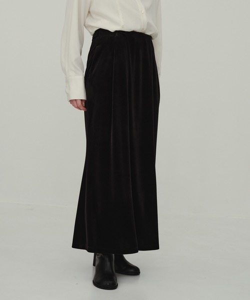 CITY TOKYO（シティトウキョウ）の「Velor Tuck Skirt/ベロアタックスカート（スカート・レディース・ブラック/ダークグレー・1/2）」の2枚目の写真