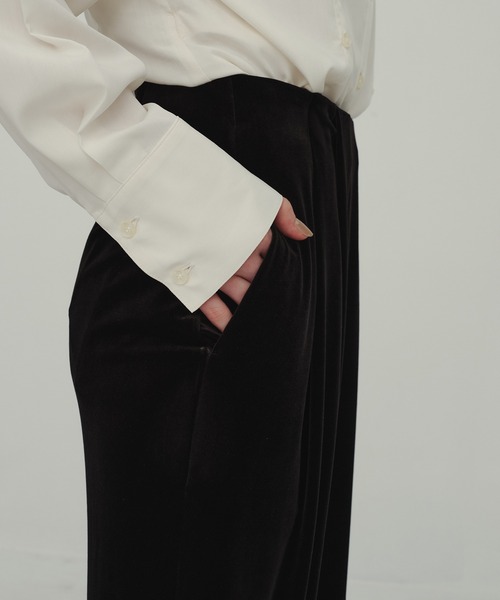 CITY TOKYO（シティトウキョウ）の「Velor Tuck Skirt/ベロアタックスカート（スカート・レディース・ブラック/ダークグレー・1/2）」の9枚目の写真