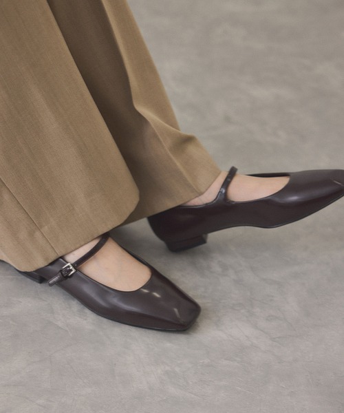 ADAM ET ROPE'（アダムエロペ）の「メリージェーンスクエアパンプス（パンプス・レディース・ブラック/ダークブラウン・24.5/24/23.5/23）」の5枚目の写真