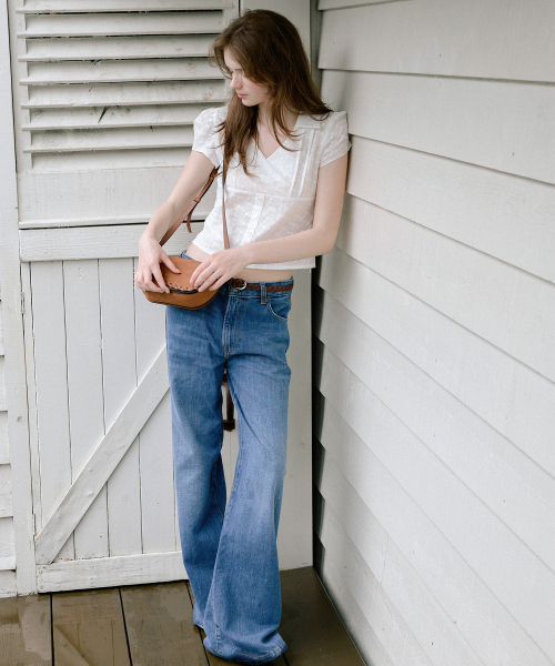 LETTER FROM MOON(レターフロムムーン)の「ベキア Vネックカラー ブラウス (ホワイト)(シャツ/ブラウス・レディース・その他・SMALL/MEDIUM)」の2枚目の写真
