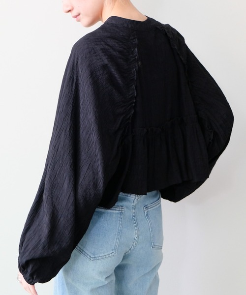 DOLLUPOOPS(ドールアップウップス)の「Back Frill Gathered Blouse(バックフリルギャザーブラウス)(シャツ/ブラウス・レディース・オフホワイト/ブラック・FREE)」の2枚目の写真