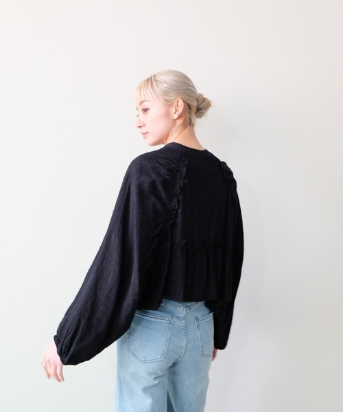 DOLLUPOOPS(ドールアップウップス)の「Back Frill Gathered Blouse(バックフリルギャザーブラウス)(シャツ/ブラウス・レディース・オフホワイト/ブラック・FREE)」の9枚目の写真
