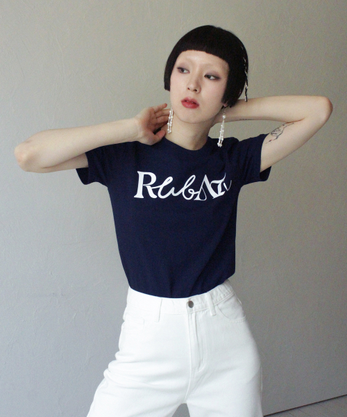 RUBATI（ルバティ）の「レタリングロゴTシャツ_ネイビー（Tシャツ/カットソー・レディース・その他・size2/size1）」の2枚目の写真