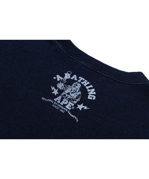 A BATHING APE(アベイシングエイプ)の「COLLEGE INDIGO CREWNECK SWEATSHIRTS(スウェット・メンズ・インディゴブルー・SMALL/LARGE/X-LARGE/XX-LARGE/MEDIUM)」の4枚目の写真