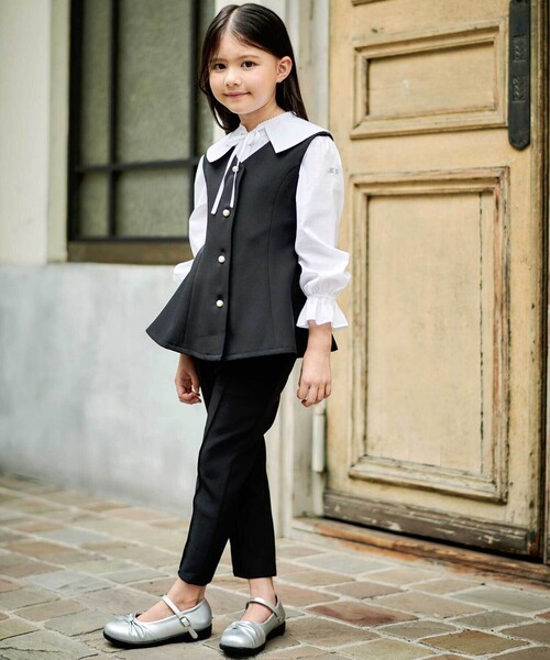 BeBe(ベベ)の「ダブルクロスパールボタンフレアベスト(ベスト・キッズ・ネイビー/ブラック・120cm/110cm/130cm/150cm/140cm)」の5枚目の写真