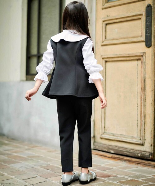 BeBe(ベベ)の「ダブルクロスパールボタンフレアベスト(ベスト・キッズ・ネイビー/ブラック・120cm/110cm/130cm/150cm/140cm)」の6枚目の写真