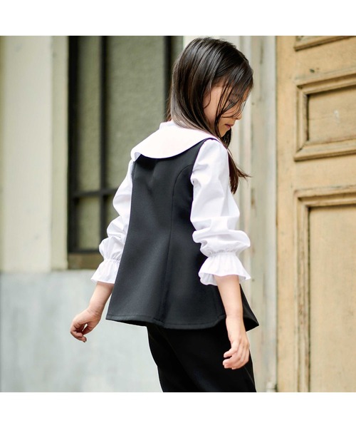 BeBe(ベベ)の「ダブルクロスパールボタンフレアベスト(ベスト・キッズ・ネイビー/ブラック・120cm/110cm/130cm/150cm/140cm)」の7枚目の写真