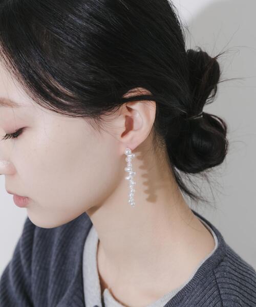 SMELLY(スメリー)の「オーバルパールピアス(ピアス(両耳用)・レディース・ホワイト・-)」の4枚目の写真