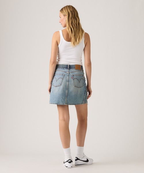 Levi's(リーバイス)の「Levi's/リーバイス デコンストラクテッド エッジ スカート ミディアムインディゴ(デニムスカート・レディース・インディゴブルー・23inch/24inch/25inch/26inch/27inch/28inch)」の4枚目の写真