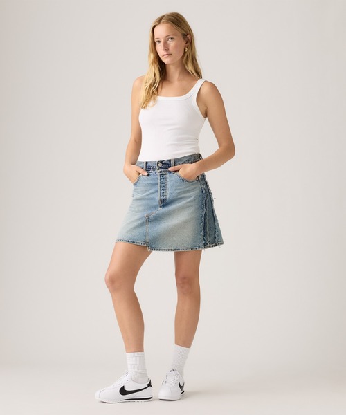 Levi's(リーバイス)の「Levi's/リーバイス デコンストラクテッド エッジ スカート ミディアムインディゴ(デニムスカート・レディース・インディゴブルー・23inch/24inch/25inch/26inch/27inch/28inch)」の2枚目の写真