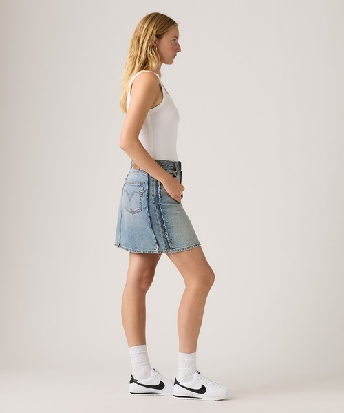 Levi's(リーバイス)の「Levi's/リーバイス デコンストラクテッド エッジ スカート ミディアムインディゴ(デニムスカート・レディース・インディゴブルー・23inch/24inch/25inch/26inch/27inch/28inch)」の3枚目の写真