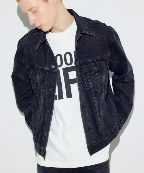 AZUL by moussy(アズールバイマウジー)の「サードタイプデニムジャケット(デニムジャケット・メンズ・ブラック/ブルー・LARGE/MEDIUM/SMALL)」の2枚目の写真