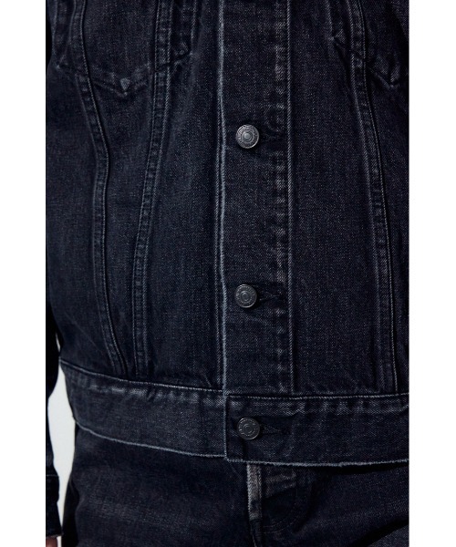 AZUL by moussy(アズールバイマウジー)の「サードタイプデニムジャケット(デニムジャケット・メンズ・ブラック/ブルー・LARGE/MEDIUM/SMALL)」の14枚目の写真