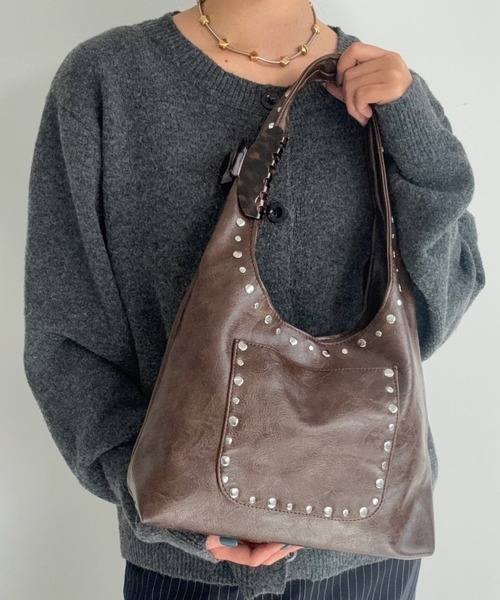 AUREN（オーレン）の「【ユニセックス】スタッズワンショルダーバッグ/軽量/カジュアル/モード（ショルダーバッグ・レディース・ホワイト/ブラック/ブラウン・FREE）」の5枚目の写真