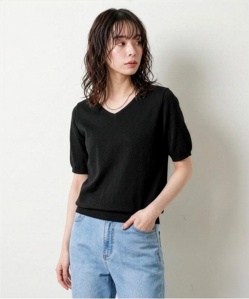 nissen(ニッセン)の「洗えるUVカット綿100%Vネック半袖ニット<大きいサイズ有>(ニット/セーター・レディース・ブルー系その他/グリーン/ブラック/グレイッシュベージュ/ライラック/グレー/オフホワイト・S/M/L/LL/3L)」の1枚目の写真