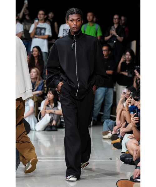 yoshiokubo(ヨシオクボ)の「yoshiokubo ヨシオクボ / STRETCH TUCK PT ストレッチイージーテーパードパンツ / YKS26405(その他パンツ・メンズ・ブラック・3/2)」の7枚目の写真