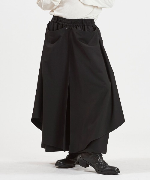NO ID.(ノーアイディ)の「mp14615-レイヤードケープバギートラウザーズ パンツ(458006-417P)(その他パンツ・メンズ・グレー/ブラック・2/1)」の21枚目の写真