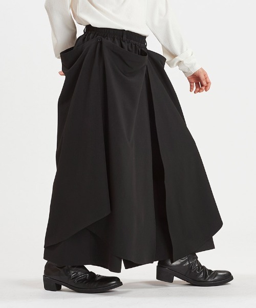NO ID.(ノーアイディ)の「mp14615-レイヤードケープバギートラウザーズ パンツ(458006-417P)(その他パンツ・メンズ・グレー/ブラック・2/1)」の22枚目の写真