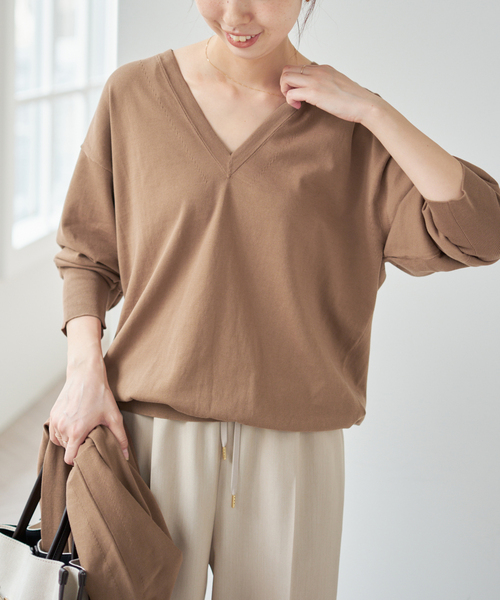 Spick & Span（スピックアンドスパン）の「Emil cotoni Vネックプルオーバー（ニット/セーター・レディース・キャメル/ピンク系その他/ネイビー・FREE）」の3枚目の写真