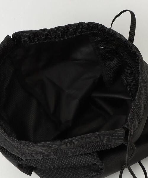 GREGORY(グレゴリー)の「ナノナップサック NANO KNAP SAC オプティックブラック(バックパック/リュック・メンズ・ブラック・ONE SIZE)」の2枚目の写真