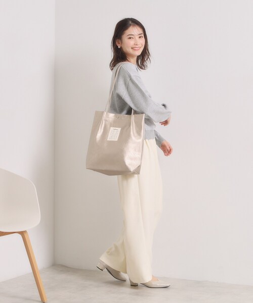 ITS'DEMO（イッツデモ）の「【A4対応】合皮ハンドルタックトート（トートバッグ・レディース・ブラック/ピンク系/ダークブラウン/ブロンズ/グレー/シルバー・00）」の8枚目の写真