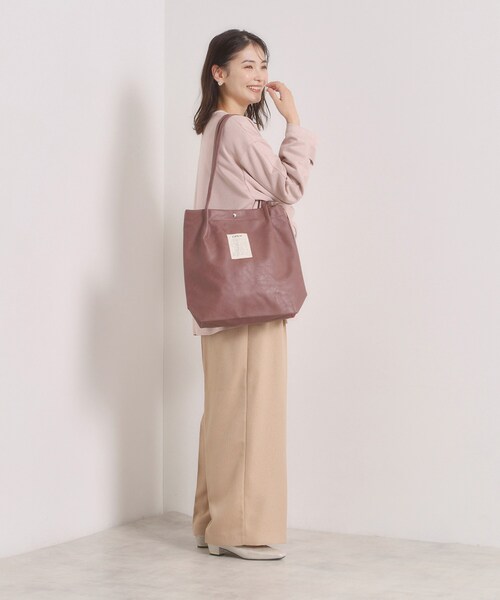 ITS'DEMO（イッツデモ）の「【A4対応】合皮ハンドルタックトート（トートバッグ・レディース・ブラック/ピンク系/ダークブラウン/ブロンズ/グレー/シルバー・00）」の16枚目の写真
