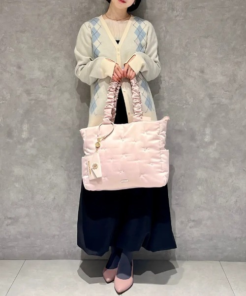 Maison de FLEUR(メゾンドフルール)の「ローズリボン刺繍パファートートバッグ(トートバッグ・レディース・アイボリー/ピンク・FREE)」の22枚目の写真