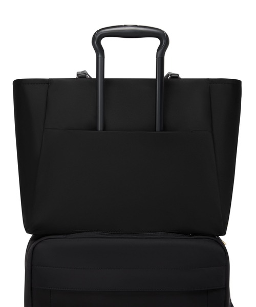 TUMI(トゥミ)の「VOYAGEUR 「ヴァレッタ」ラージ・トート(A4/PC15インチまで対応)(トートバッグ・レディース・インディゴブルー/ブラック×グレー/ブラック×ゴールド・FREE)」の6枚目の写真