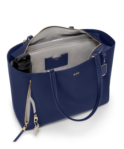 TUMI(トゥミ)の「VOYAGEUR 「ヴァレッタ」ラージ・トート(A4/PC15インチまで対応)(トートバッグ・レディース・インディゴブルー/ブラック×グレー/ブラック×ゴールド・FREE)」の10枚目の写真