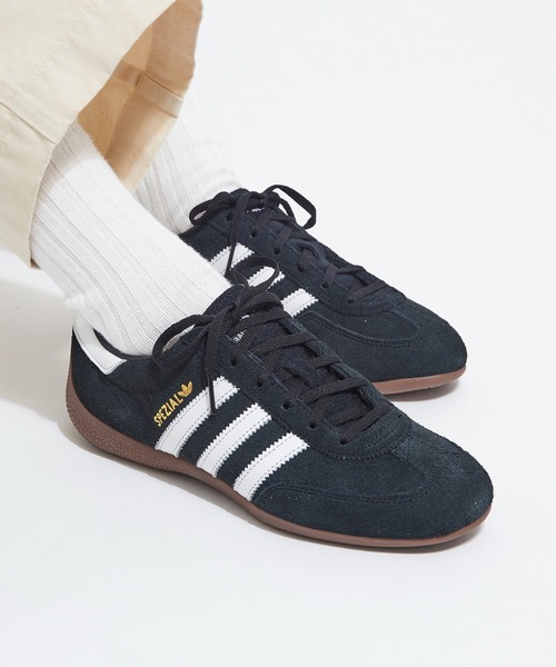 adidas(アディダス)の「【adidas】HANDBALL SPEZIAL LO PRO W(スニーカー・レディース・ブラック・23cm/23.5cm/24cm/24.5cm/25cm)」の2枚目の写真