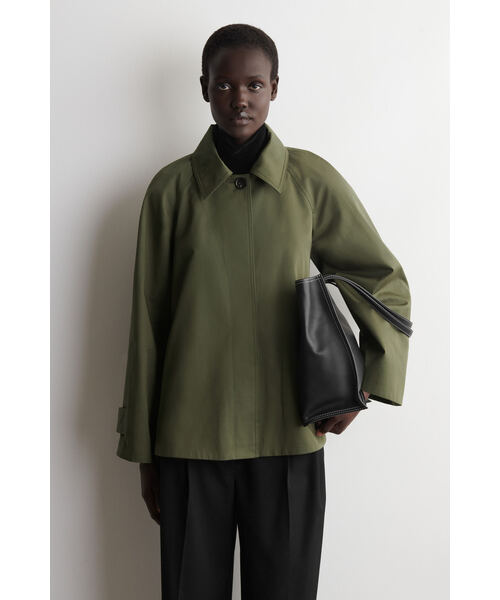 COS（コス）の「Aライン コットンツイルジャケット（その他アウター・レディース・カーキ・XS/S/M/L）」の2枚目の写真