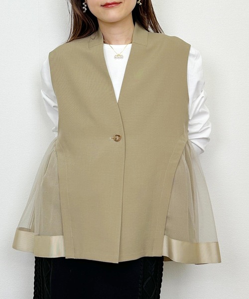 LUGIVA(ルギヴァ)の「バックチュールベスト(ベスト・レディース・ベージュ/ブラック・M)」の2枚目の写真