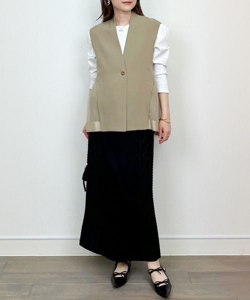 LUGIVA(ルギヴァ)の「バックチュールベスト(ベスト・レディース・ベージュ/ブラック・M)」の17枚目の写真