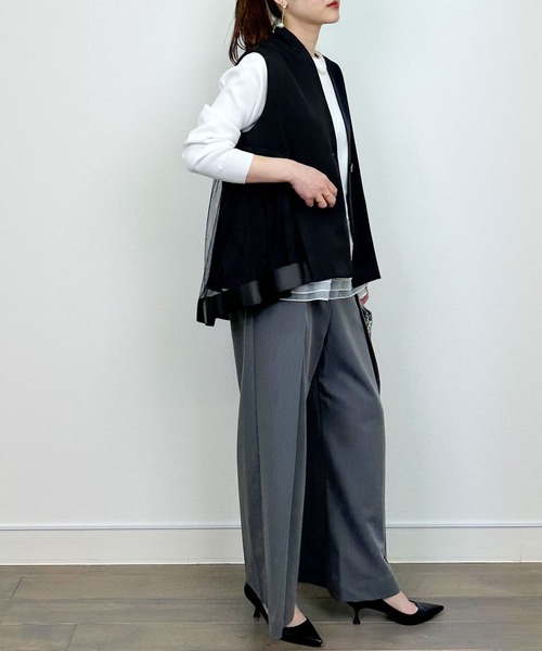 LUGIVA(ルギヴァ)の「バックチュールベスト(ベスト・レディース・ベージュ/ブラック・M)」の9枚目の写真