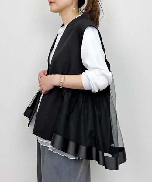 LUGIVA(ルギヴァ)の「バックチュールベスト(ベスト・レディース・ベージュ/ブラック・M)」の4枚目の写真