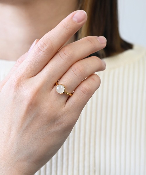 sowi(ソーイ)の「日常使いにも上品さをプラス|SV925 ムーンストーン ぷっくりラウンド ゴールドリング(リング・レディース・ホワイト・#9/#11/#13)」の5枚目の写真
