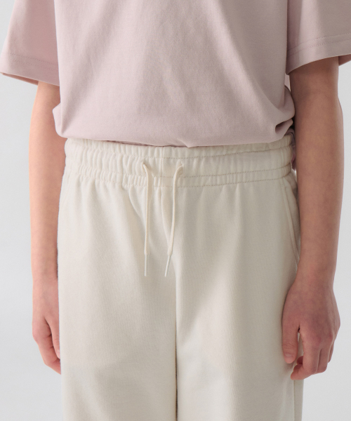 MUSINSA STANDARD KIDS（ムシンサスタンダードキッズ）の「ベーシックスウェットパンツ[クリーム]（スウェットパンツ・レディース・その他・100/150/110/120/130/140/160）」の4枚目の写真