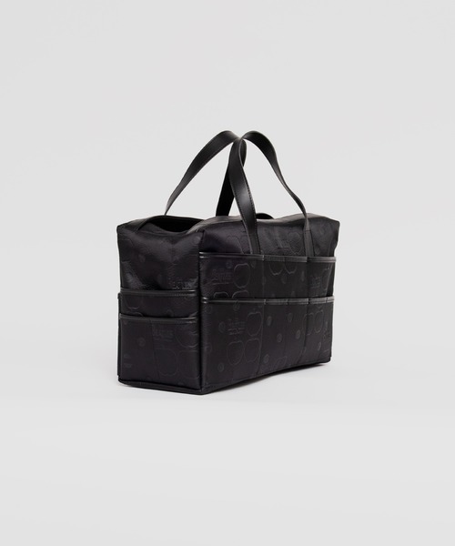 THE BEATLES COMME des GARCONS（ザ ビートルズ コムデギャルソン）の「THE BEATLES CdG APPLE EMBOS BAG（トートバッグ・メンズ・ブラック・ONE SIZE）」の2枚目の写真