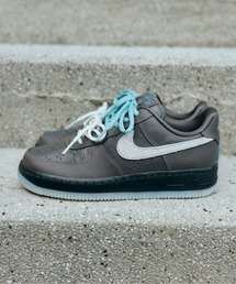 NIKE（ナイキ）の「W AIR FORCE 1 '07 LV8 FMME　IR5690-256（スニーカー）」