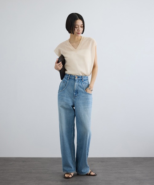 SALON adam et rope'（サロン アダム エ ロペ）の「コットンリネンシアーVネックベスト（ベスト・レディース・ブラック/オレンジ系その他/ベージュ・FREE）」の6枚目の写真