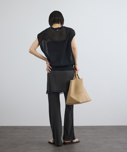 SALON adam et rope'（サロン アダム エ ロペ）の「コットンリネンシアーVネックベスト（ベスト・レディース・ブラック/オレンジ系その他/ベージュ・FREE）」の8枚目の写真